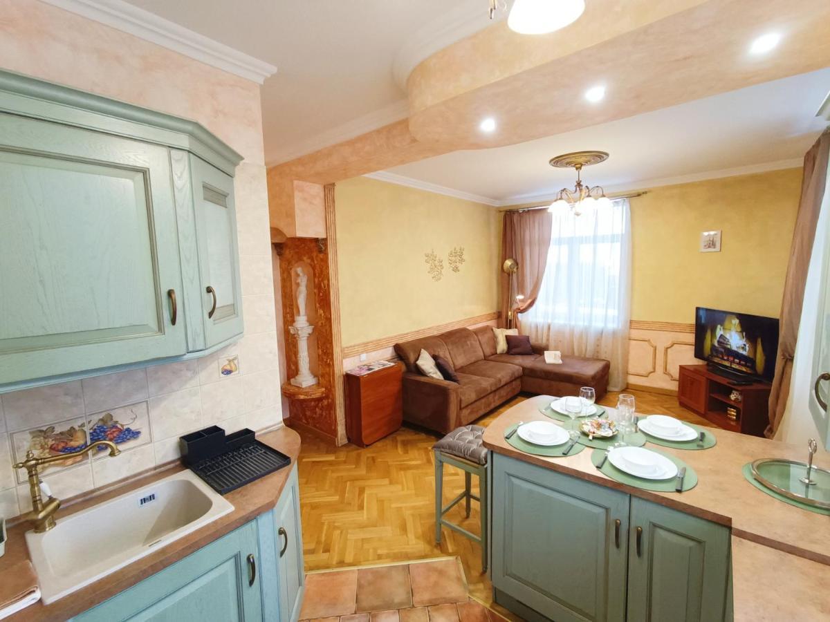 Old Town Retreat With Stunning Views 2 Bedroom Apartment Nearby The Church Of Saint Peter Ρίγα Εξωτερικό φωτογραφία
