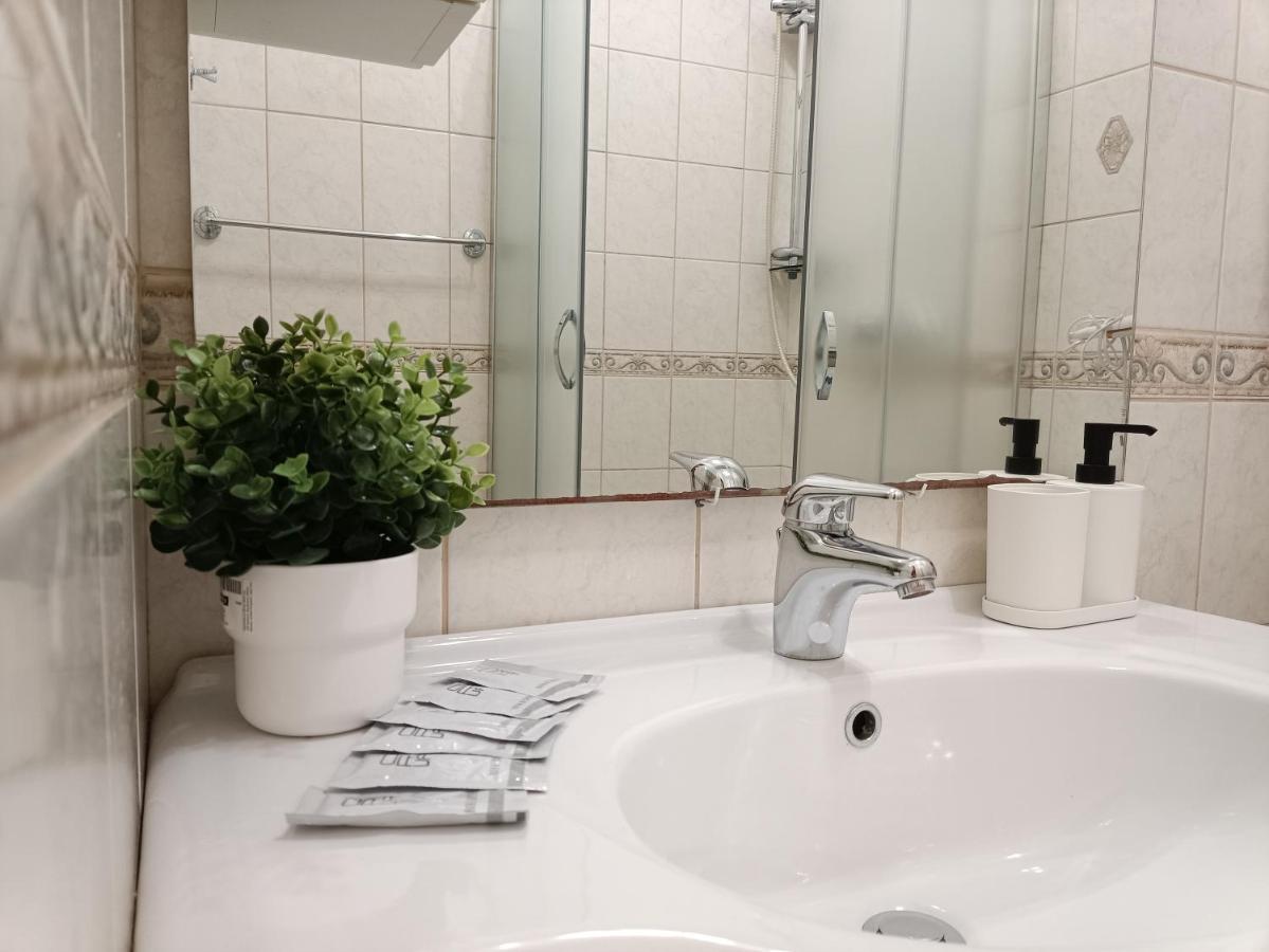 Old Town Retreat With Stunning Views 2 Bedroom Apartment Nearby The Church Of Saint Peter Ρίγα Εξωτερικό φωτογραφία